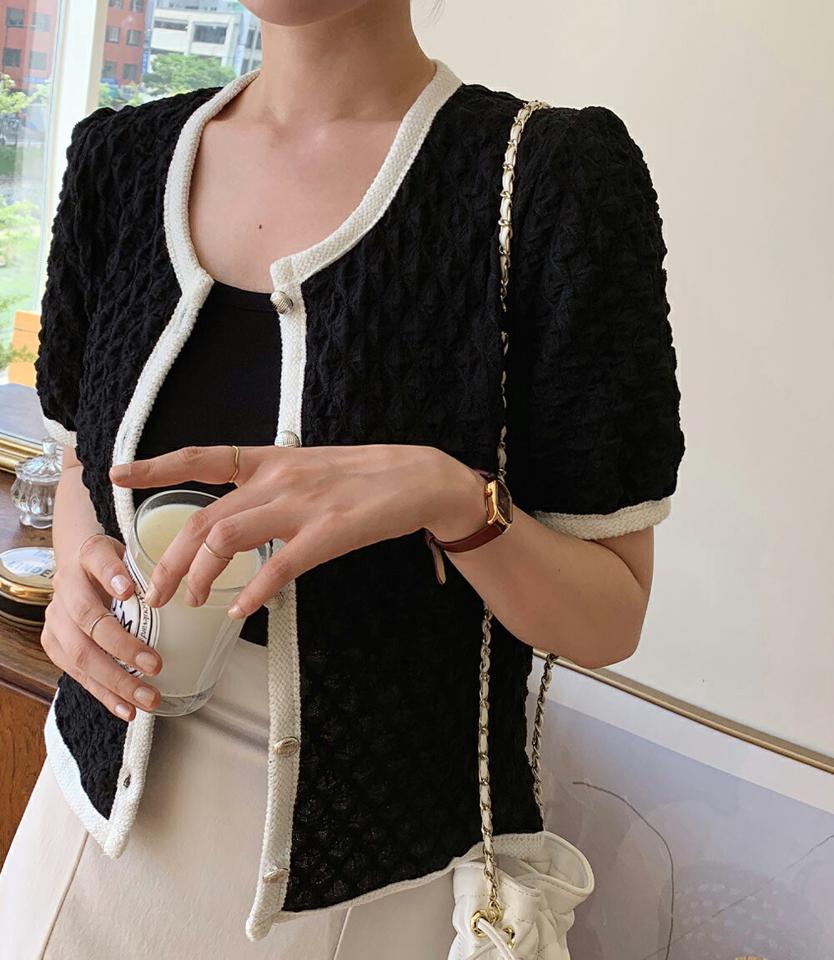 配色ラインエンボスブラウス・全4色・t67424 レディース 【bl】トップス ブラウス 半袖 エンボス ユニーク 大人 シック 配色 きれいめ クロップド丈 パフ袖 パフスリーブ ラウンドネック 春 夏 韓国ファッション