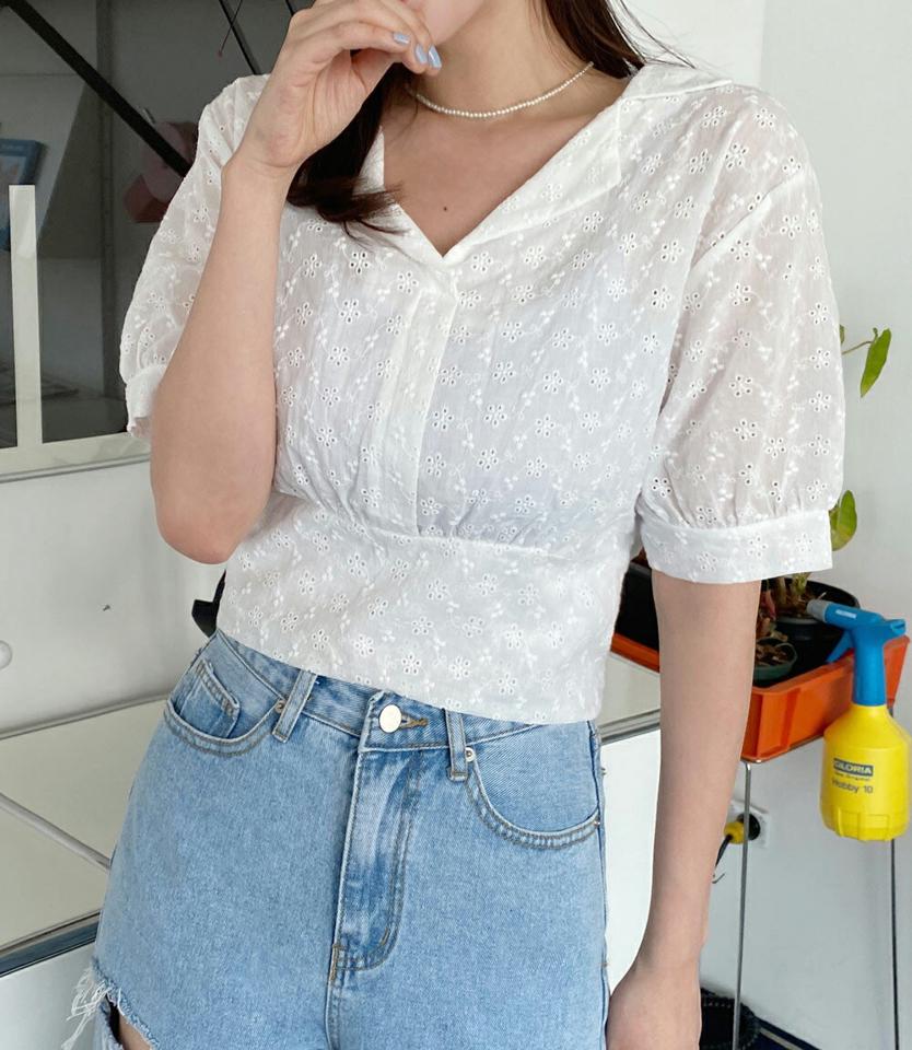 バックリボンアイレットレースブラウス・全1色・t66679 レディース 【bl】トップス ブラウス 半袖 ハーフスリーブ アイレット バックシャン りぼん かわいい 可愛い 背中見せ ガーリー パフ袖 パフスリーブ 春 夏 韓国ファッション