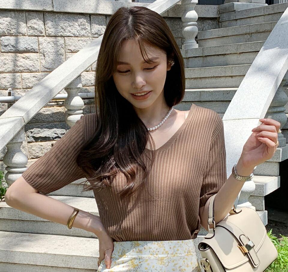 Vネックリブニット・全6色・b72110 レディース 【tops】トップス 半袖 単色 シンプル ベーシック ニット Vネック 鎖骨 デコルテ スリム リブ 春 夏 大人っぽ きれいめ オフィスカジュアル フェミニン 緑 カーキ 韓国ファッション ハイホリHIHOLLI