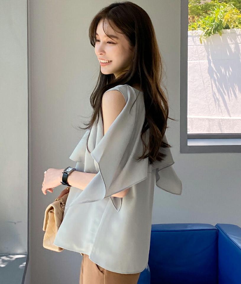 【10%OFF】ケープノースリーブ・全3色・b72112 レディース 【bl】ブラウス トップス ノースリーブ スリーブレス 単色 無地 シンプル パステル ケープ ユニーク 肌見せ 上品 春 夏 フェミニン 大人っぽ きれいめ フェミニン 韓国ファッション ハイホリHIHOLLI セール SALE