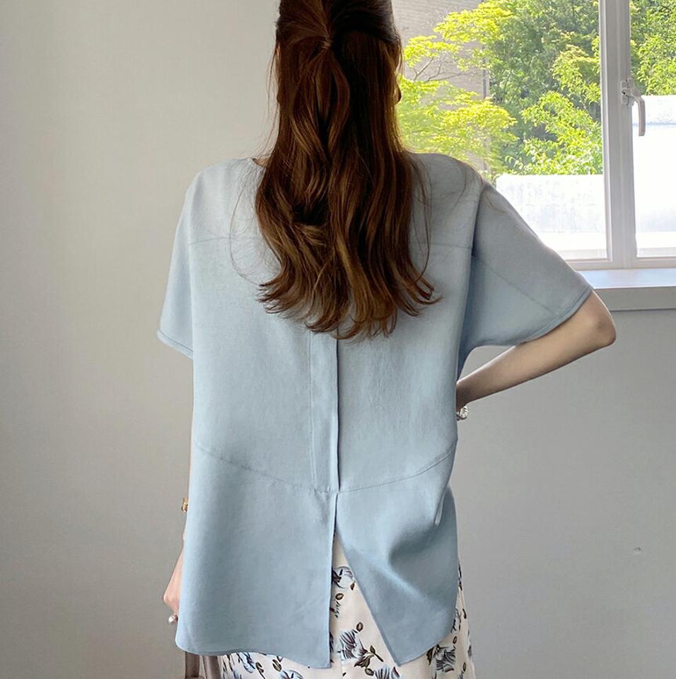 バックスリットアンバランスブラウス・全6色・b72113 レディース 【bl】ブラウス トップス 半袖 単色 無地 シンプル ベーシック スリット オフィスカジュアル パステル 春 夏 フェミニン 大人っぽ きれいめ 上品 韓国ファッション ハイホリHIHOLLI