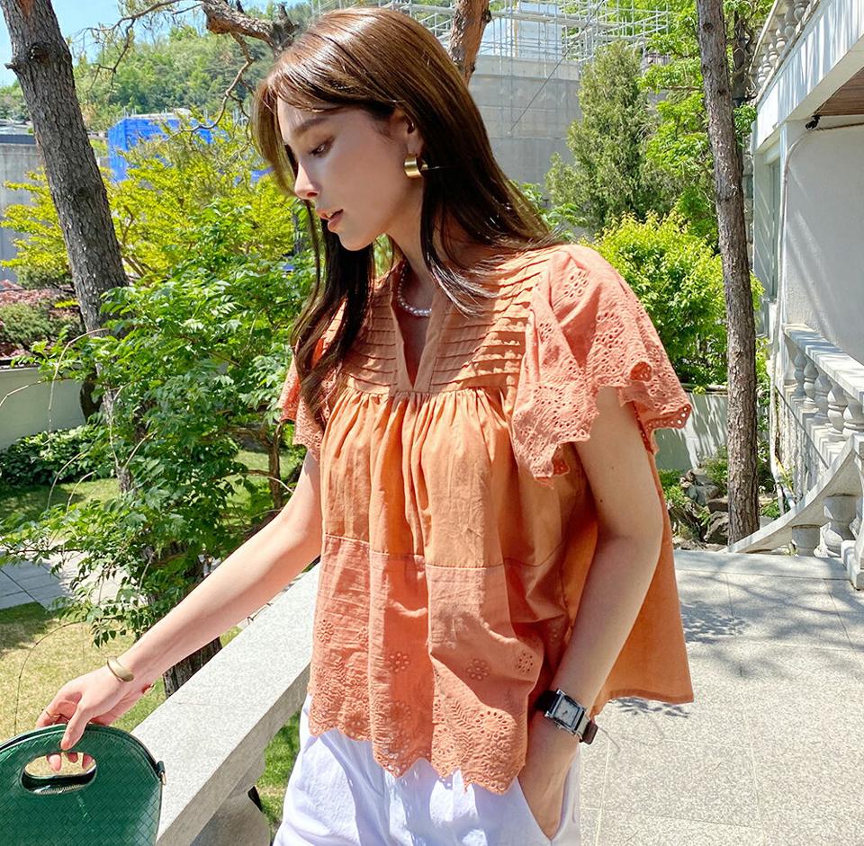 アイレットレースブラウス・全4色・b72116 レディース 【bl】ブラウス トップス 半袖 単色 柄 模様 レース 二の腕カバー スリット 体型カバー 春 夏 カジュアル フェミニン ガーリー かわいい 可愛い オレンジ 韓国ファッション ハイホリHIHOLLI
