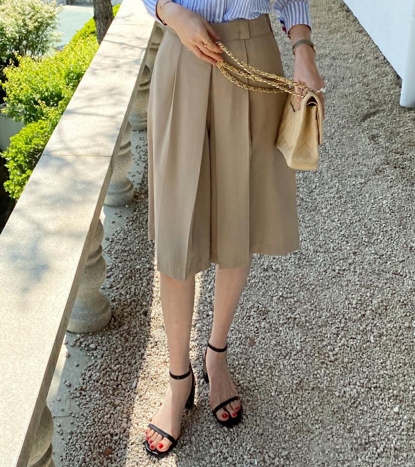 タックAラインハーフスラックス・全2色・b72132 レディース 【pt】スラックス ハーフ丈 ズボン 半ズボン 単色 無地 シンプル ベーシック タック Aライン ハイウエスト 春 夏 カジュアル ワイド 大人 スクールガール 韓国ファッション ハイホリHIHOLLI