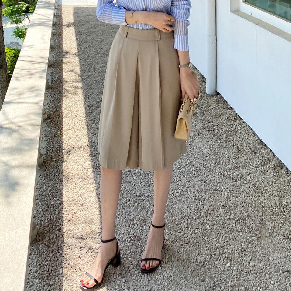 タックAラインハーフスラックス・全2色・b72132 レディース 【pt】スラックス ハーフ丈 ズボン 半ズボン 単色 無地 シンプル ベーシック タック Aライン ハイウエスト 春 夏 カジュアル ワイド 大人 スクールガール 韓国ファッション ハイホリHIHOLLI