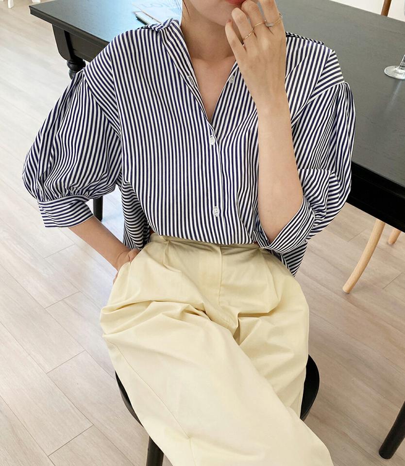ストライプパフスリットシャツ・全3色・t00669 レディース 【bl】トップス シャツ 七分袖 7分袖 七分丈 7分丈 ストラップ柄 大人 オフィスカジュアル 爽やか パフ袖 パフスリーブ アンバランス サイドスリット 春 秋 韓国ファッション