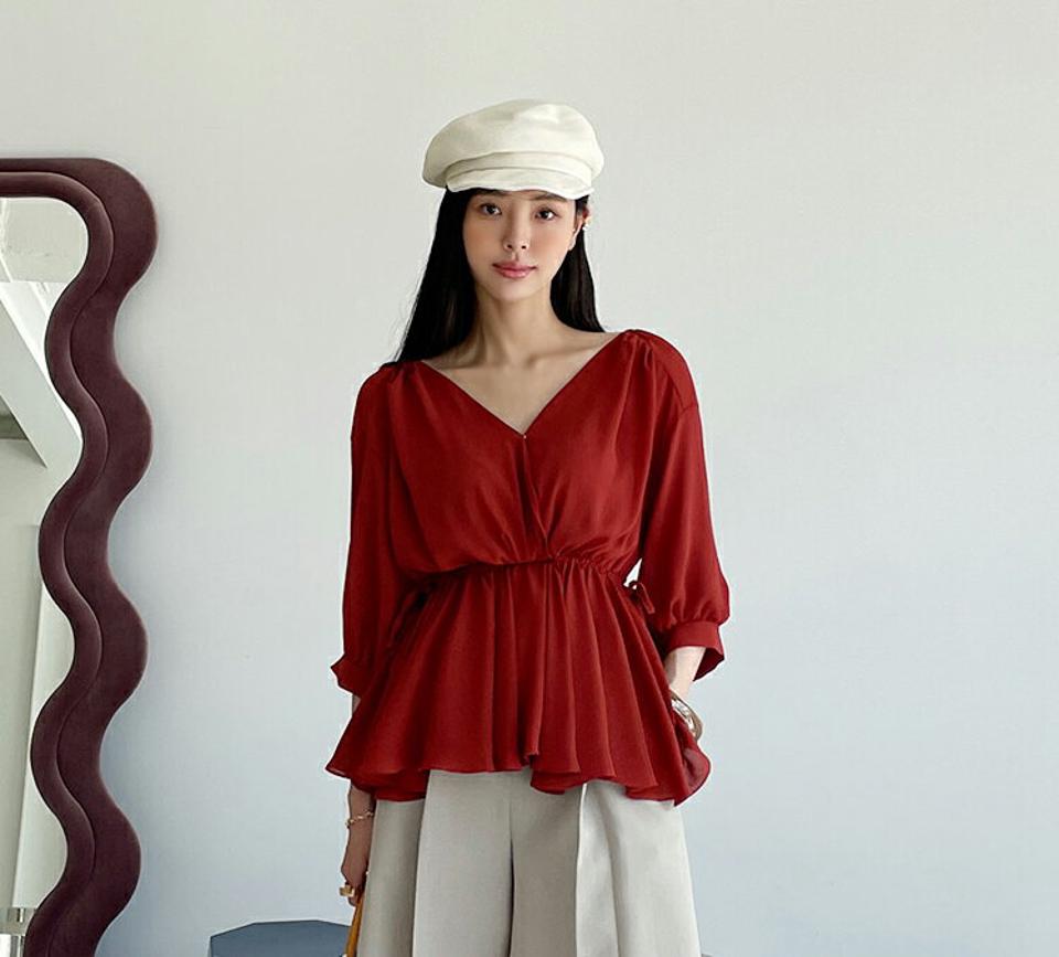 カシュクールペプラムブラウス・全2色・e72334 レディース 【bl】ブラウス トップス 七分丈 7分袖 七分袖 無地 シンプル カシュクール パフスリーブ Vネック デコルテ 春 夏 秋 フェミニン 赤 お腹カバー 韓国ファッション ハイホリHIHOLLI