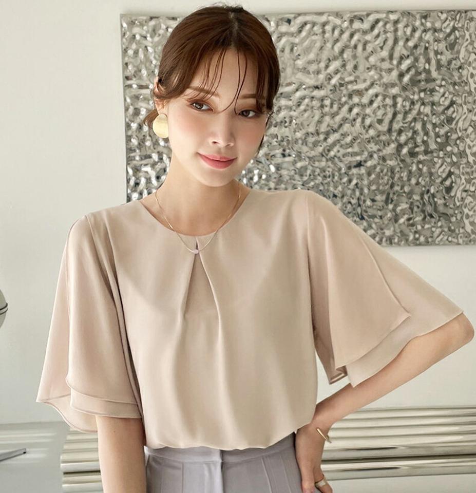 【10%OFF】スリットレイヤードスリーブブラウス・全3色・t72335 レディース 【bl】ブラウス トップス 半袖 単色 無地 シンプル パステル 二の腕カバー 春 夏 上品 オフィスカジュアル 大人っぽ フェミニン きれいめ 青 韓国ファッション ハイホリHIHOLLI セール SALE