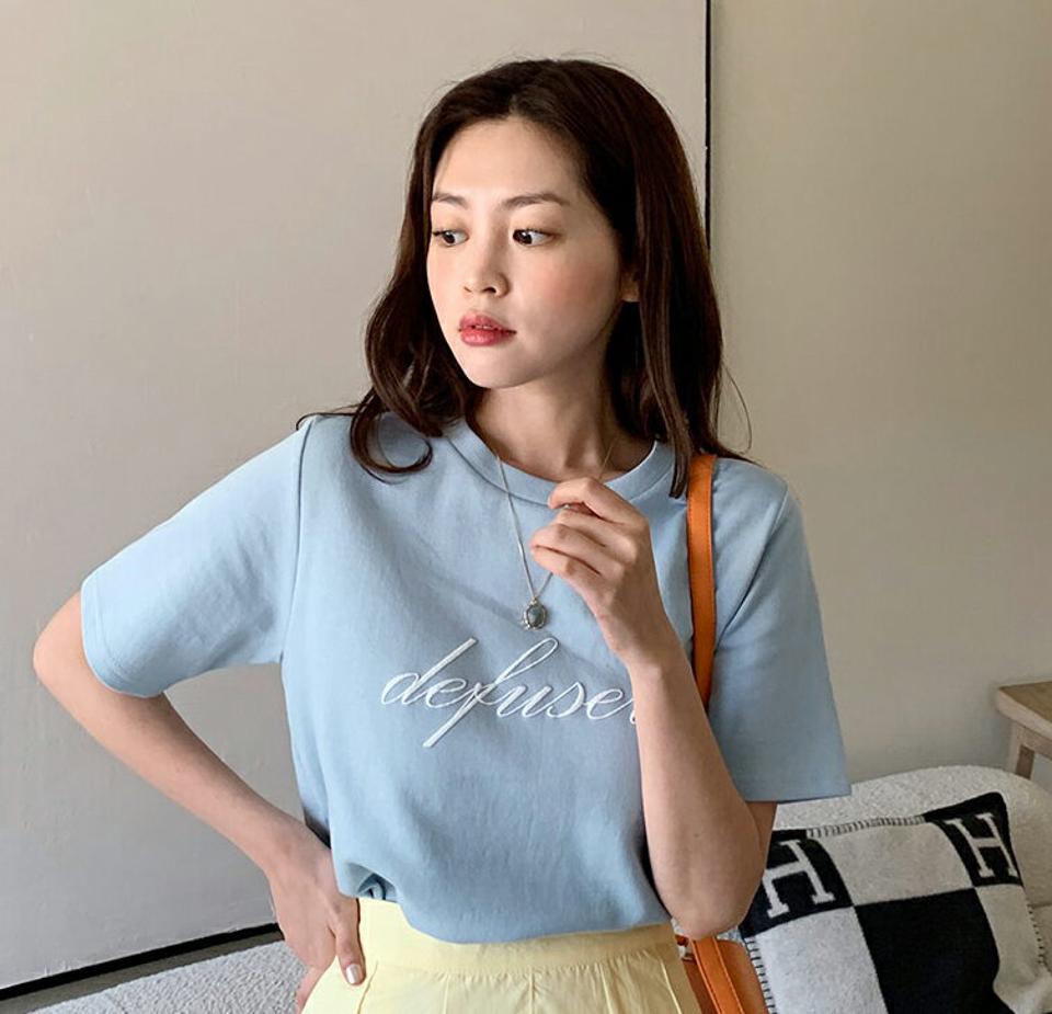 レタリングラウンドTシャツ・全4色・t67121 レディース 【tops】トップス Tシャツ 半袖 ハーフスリーブ ロゴ ロゴT レタリング ラウンドネック カジュアル ラフ テンセル 水色 春 夏 韓国ファッション