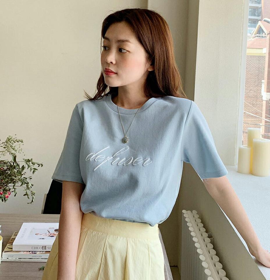 レタリングラウンドTシャツ・全4色・t67121 レディース 【tops】トップス Tシャツ 半袖 ハーフスリーブ ロゴ ロゴT レタリング ラウンドネック カジュアル ラフ テンセル 水色 春 夏 韓国ファッション