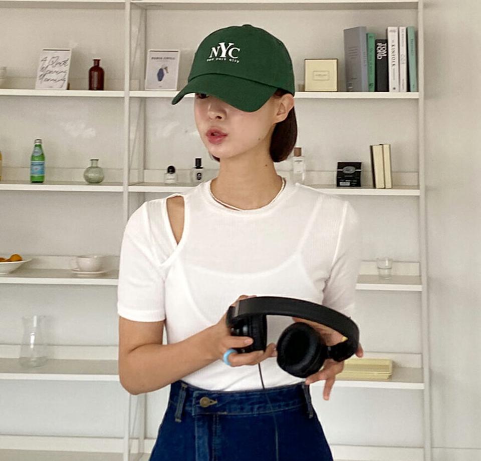 【10%OFF】ショルダースリットリブTシャツ・全4色・b66704 レディース 【tops】トップス Tシャツ 半袖 肩出し スリット カットアウト 単色 シンプル ユニーク カジュアル ラフ リブ タイト ラウンドネック 韓スト 春 夏 韓国ファッション セール SALE