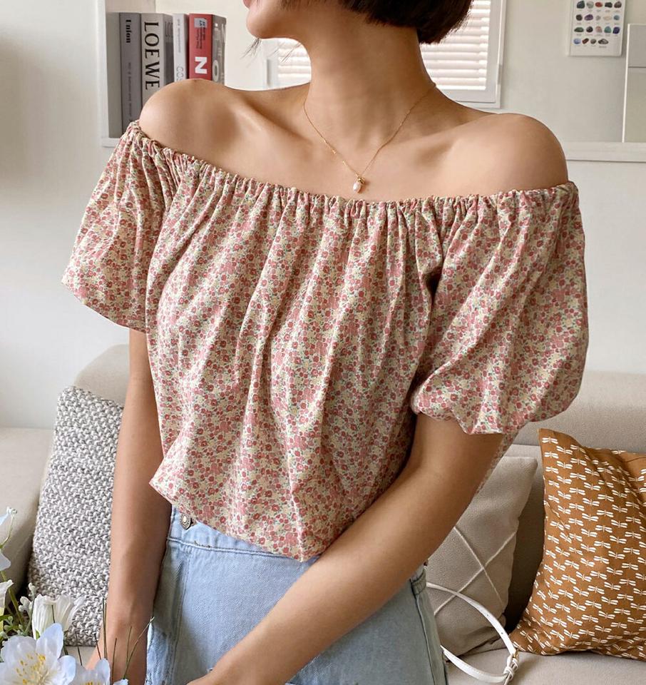 【10%OFF】2WAYフローラルスクエアブラウス・全2色・t66708 レディース 【bl】トップス ブラウス 半袖 花柄 フラワー 小花柄 フェミニン ガーリー パフ袖 パフスリーブ スクエアネック デコルテ 鎖骨 オフショルダー ピンク 肩出し 春 夏 韓国ファッション blsセール