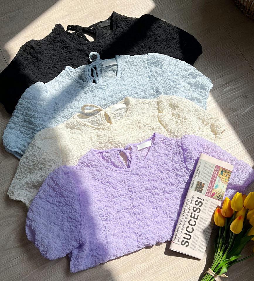 エンボスリボンブラウス・全4色・t66706 レディース 【bl】トップス ブラウス 半袖 ハーフスリーブ エンボス りぼん 透け感 シアー シースルー 大人 かわいい 可愛い リンクル パフ袖 パフスリーブ ラウンドネック 水色 パステル 春 夏 韓国ファッション