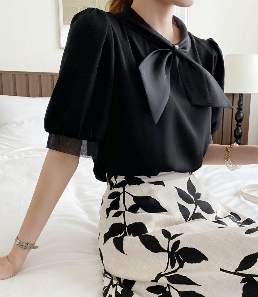 【10%OFF】オーガンジーリボンブラウス・全2色・t00591 レディース 【bl】ブラウス トップス 半袖 異素材 華やか 上品 オーガンジー パフ袖 パフスリーブ ハーフネック リボン りぼん 二の腕カバー きれいめ 春 夏 フェミニン 韓国ファッション ハイホリHIHOLLI セール SALE