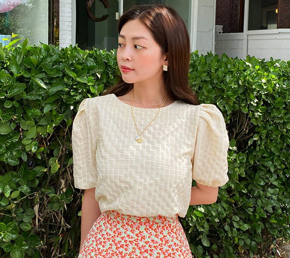 チェックエンボスパフブラウス・全3色・t67513 レディース 【bl】トップス ブラウス 半袖 ハーフスリーブ パフ袖 パフスリーブ エンボス チェック柄 大人 かわいい 可愛い ラウンドネック 水色 クロップド丈 春 夏 韓国ファッション