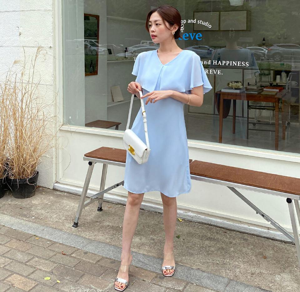 ケープリボンワンピース・全3色・b67518 レディース 【ops】ワンピース ミディ丈 ミディワンピース ケープ 二の腕カバー フェミニン 大人 上品 透け感 シフォン シアー シースルー フレア 袖コン パステル パーティードレス 水色 結婚式 春 夏 韓国ファッション