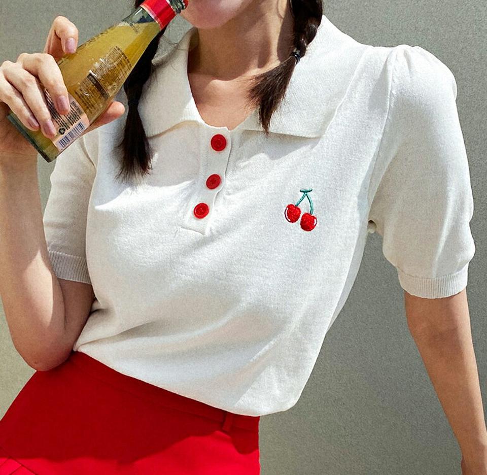 チェリー刺繍ポロカラーニット・全2色・b02339 レディース 【tops】トップス ニット 半袖 ハーフスリーブ ガーリー かわいい ポロ襟 ポロシャツ パフ袖 パフスリーブ クロップド丈 衣装 テニス y2k 春 夏 韓国ファッション GOLFWEAR ゴルフウェア