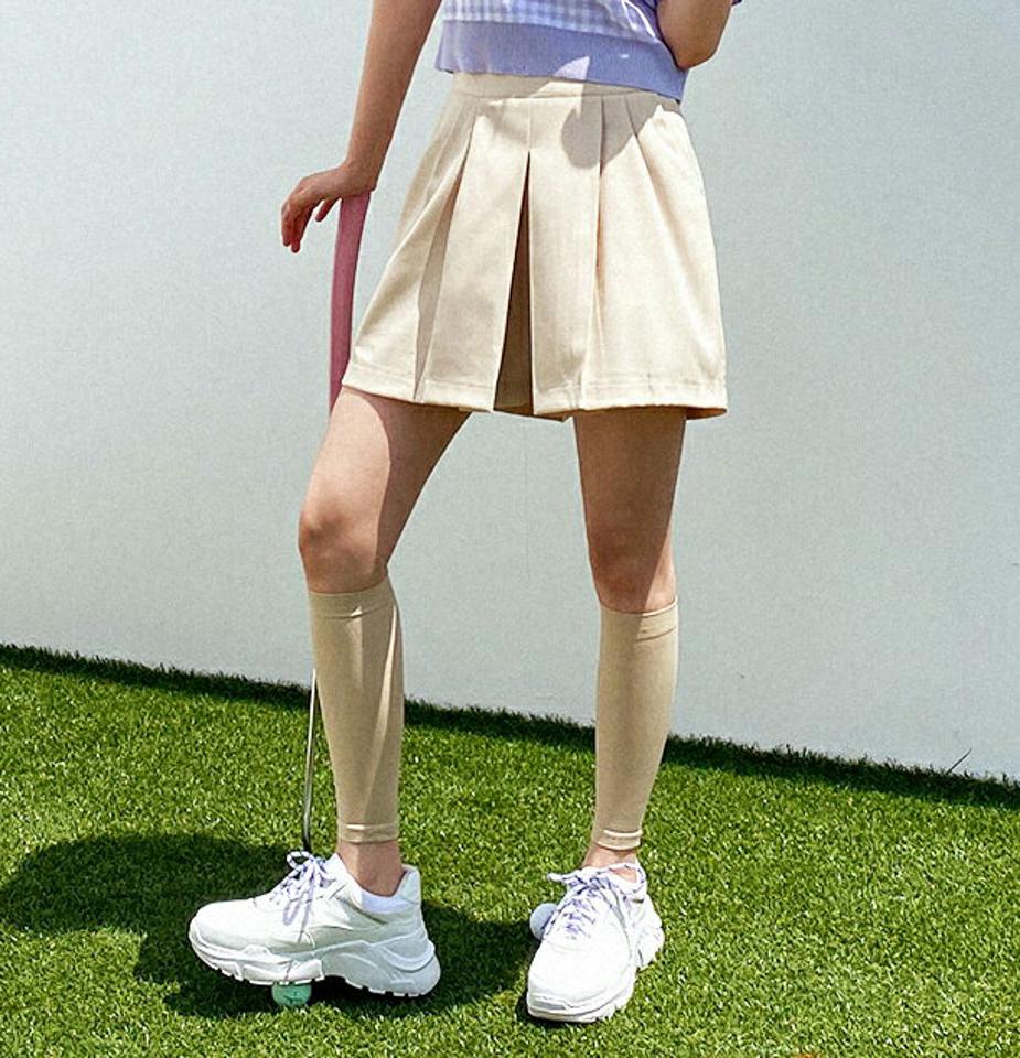 タックショートパンツ・全2色・t02347 レディース 【pt】パンツ ズボン 短パン タック かわいい 可愛い ビビッドカラー 単色 無地 シンプル ワイドパンツ ハイウエスト ダーツ テニス カラーパンツ 水色 春 夏 韓国ファッション GOLFWEAR ゴルフウェア