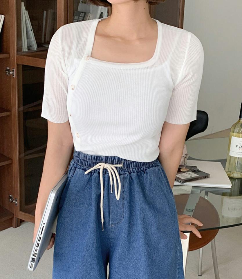 スクエアサイドボタンリブニット・全4色・t01037 レディース 【tops】トップス ニット 半袖 リブニット スクエア リブトップス 単色 カジュアル ラフ スリム パステル 黄色 春 夏 韓国ファッション