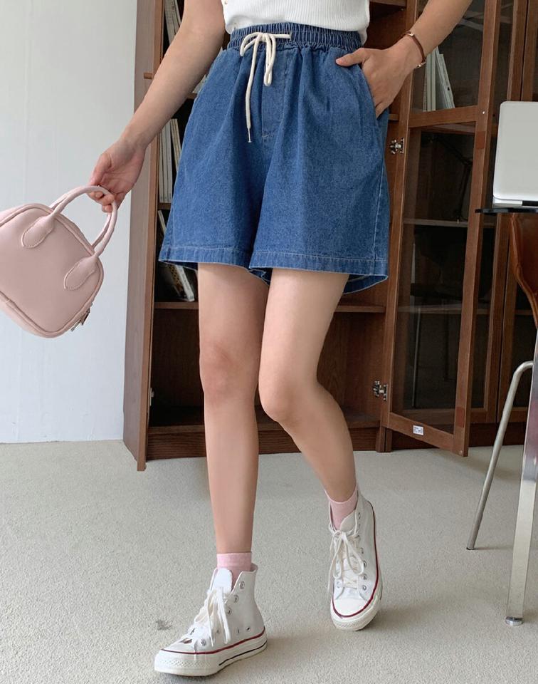 ストリングショートデニムパンツ・全2色・t01018 レディース 【pt】パンツ ズボン 短パン ショートパンツ デニム シンプル ストリング ウエストゴム ラフ カジュアル ベーシック シャーリング ワイド ハイウエスト ポケット 春 夏 韓国ファッション