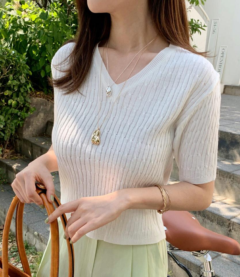 ケーブルVネックニット・全6色・t67161 レディース 【tops】トップス ニット 半袖 ハーフスリーブ Vネック リブトップス リブニット ケーブル編み 単色 シンプル カジュアル ラフ 大人 クロップド丈 春 夏 韓国ファッション