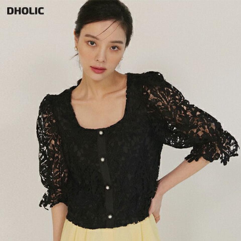 スクエアネックフラワーレースブラウス・全2色・t00327 レディース 【bl】ブラウス トップス 7分丈 七分丈 七分袖 7分袖 単色 レース 透け感 シアー 柄 模様 総柄 ボタン 鎖骨 デコルテ 春 夏 フェミニン 韓国ファッション ハイホリHIHOLLI