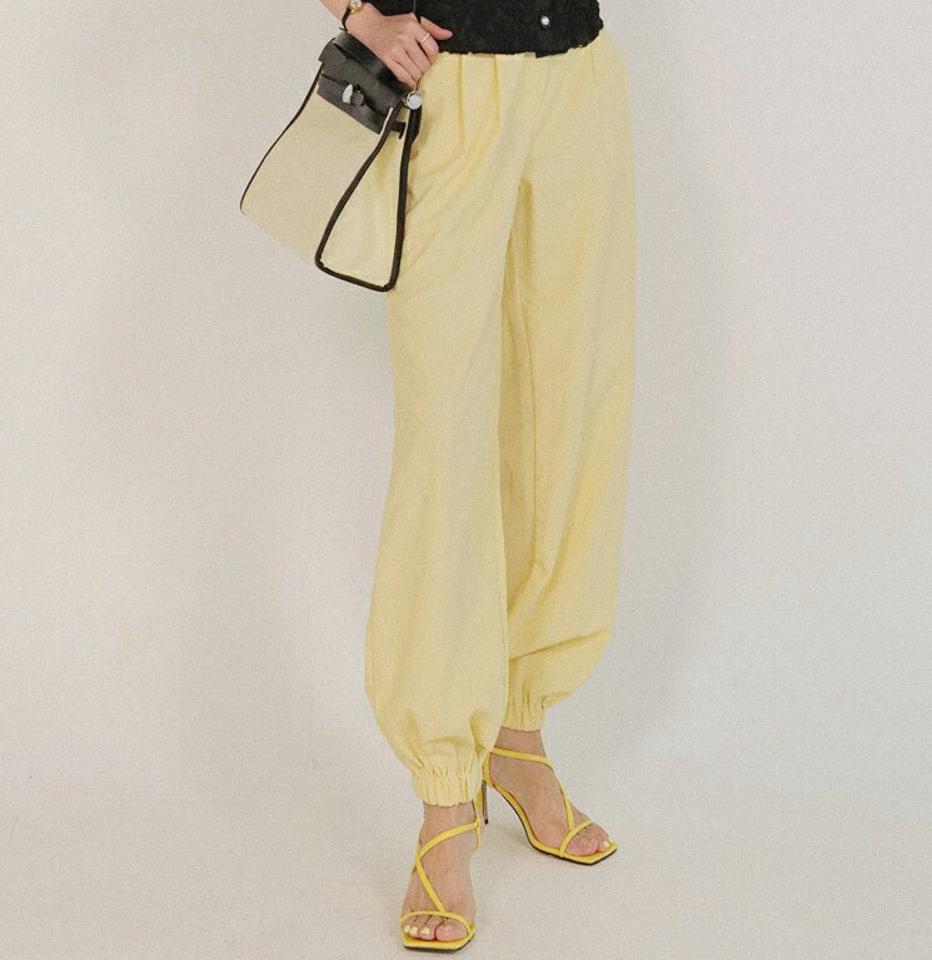 ナイロンジョガーパンツ・全4色・b00336 レディース 【pt】パンツ ジョガーパンツ ロング丈 パステル 単色 無地 シンプル ラフ スウェット 楽ちん 体型カバー ゆったり ナイロン 春 夏 フェミニン カジュアル 黄色 韓国ファッション ハイホリHIHOLLI