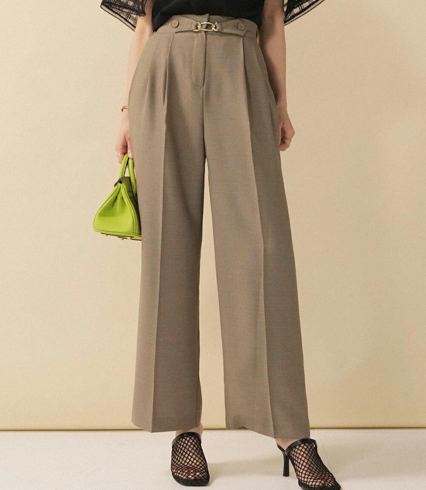 チェーンストラップ付スラックス・全2色・t00321 レディース 【pt】スラックス パンツ ロング丈 単色 チェーン付き 脚長 ハイウエスト ストレート タック 春 夏 秋 フェミニン 大人っぽ オフィスカジュアル 韓国ファッション ハイホリHIHOLLI