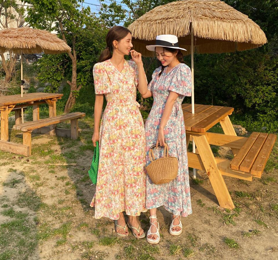 フローラルパフラップワンピース・全2色・b02417 レディース 【ops】ワンピース ロング丈 ロングワンピース 半袖 ハーフスリーブ 花柄 レトロ パフ袖 パフスリーブ ガーリー フェミニン カシュクール Vネック 春 夏 韓国ファッション