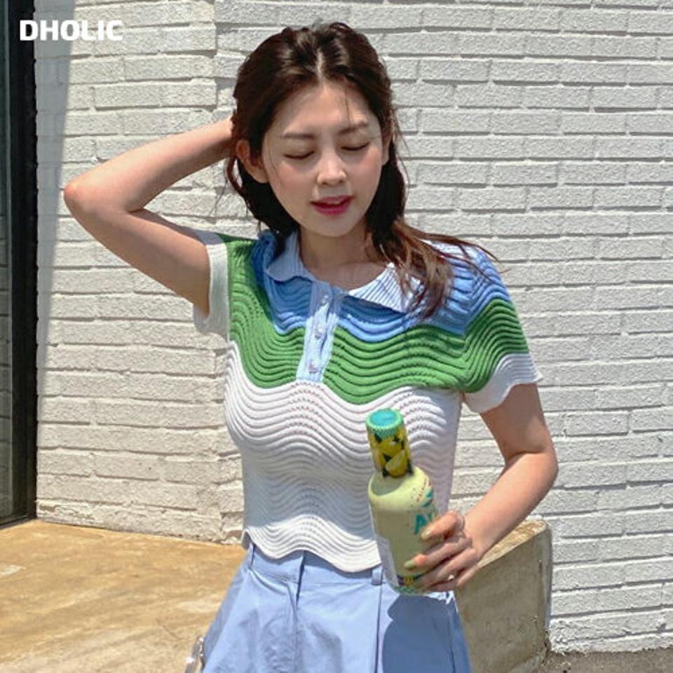 ウェーブリブ配色ニット・全2色・b02411 レディース 【tops】トップス ニット 半袖 リブ 配色 ユニーク ポロ襟 襟コン 開襟 カジュアル パンチング パールボタン 水色 ピンク かわいい 可愛い ガーリー ユニーク y2k サマーニット 春 夏 韓国ファッション