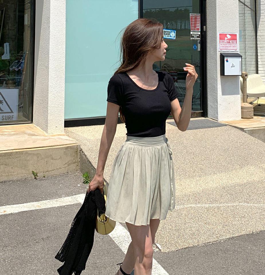 UネッククロップドTシャツ・全5色・b02410 レディース 【tops】トップス Tシャツ 半袖 単色 無地 シンプル ベーシック カジュアル ラフ Uネック スリム ラウンドネック y2k 春 夏 韓国ファッション