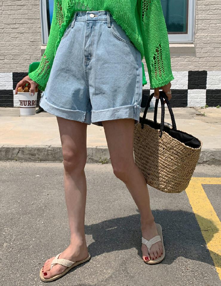 ロールアップショートデニムパンツ・全2色・t02431 レディース 【pt】パンツ ズボン ショートパンツ 短パン ショーパン デニム ロールアップ シンプル カジュアル ラフ ワイド ベルトループ ハイウエスト 春 夏 韓国ファッション