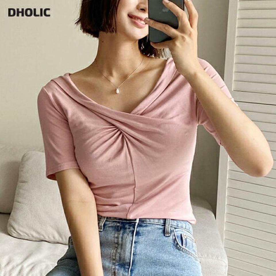 VネックツイストTシャツ・全4色・b66735 レディース 【tops】トップス Tシャツ 半袖 ツイスト Vネック 単色 カジュアル デコルテ 鎖骨 大人 タイト ピンク パステル 春 夏 韓国ファッション