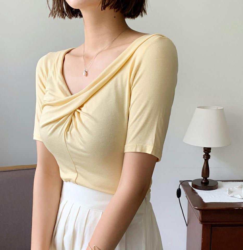 VネックツイストTシャツ・全4色・b66735 レディース 【tops】トップス Tシャツ 半袖 ツイスト Vネック 単色 カジュアル デコルテ 鎖骨 大人 タイト ピンク パステル 春 夏 韓国ファッション