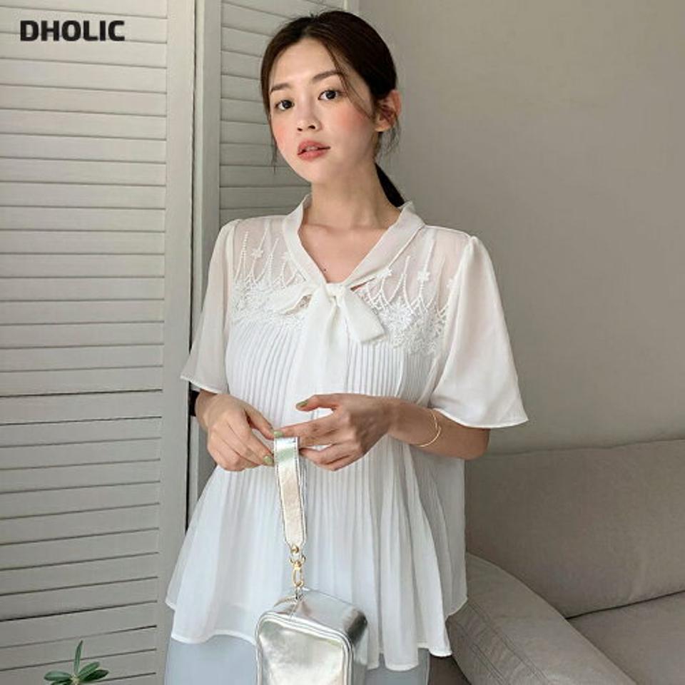 レースプリーツリボンブラウス・全3色・b66741 レディース 【bl】トップス ブラウス 半袖 プリーツ フェミニン 大人 上品 ハーフスリーブ レース りぼん Vネック フレア オフィスカジュアル 透け感 シアー シースルー 春 夏 韓国ファッション