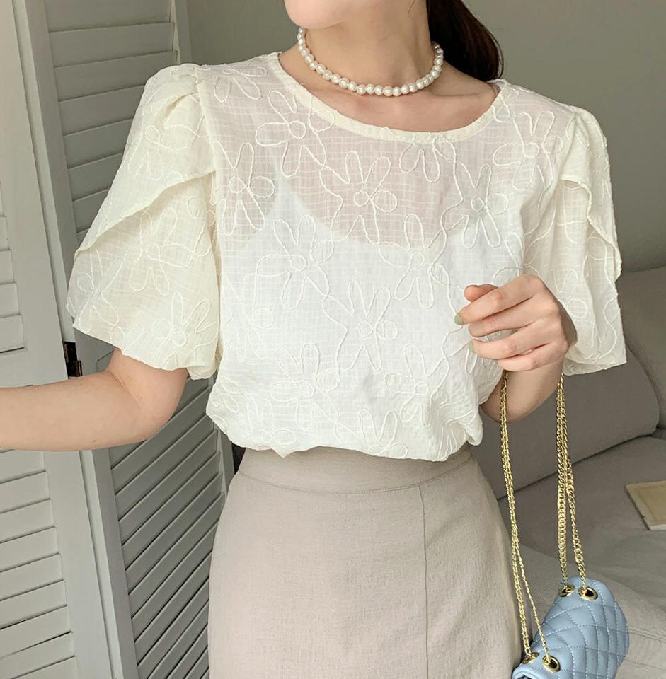 フラワー刺繍パフブラウス・全2色・b66740 レディース 【bl】トップス ブラウス 半袖 ボリューム袖 パフ袖 パフスリーブ 花柄 刺繍 ガーリー フェミニン 上品 大人 かわいい 可愛い チューリップ オフィスカジュアル 春 夏 韓国ファッション