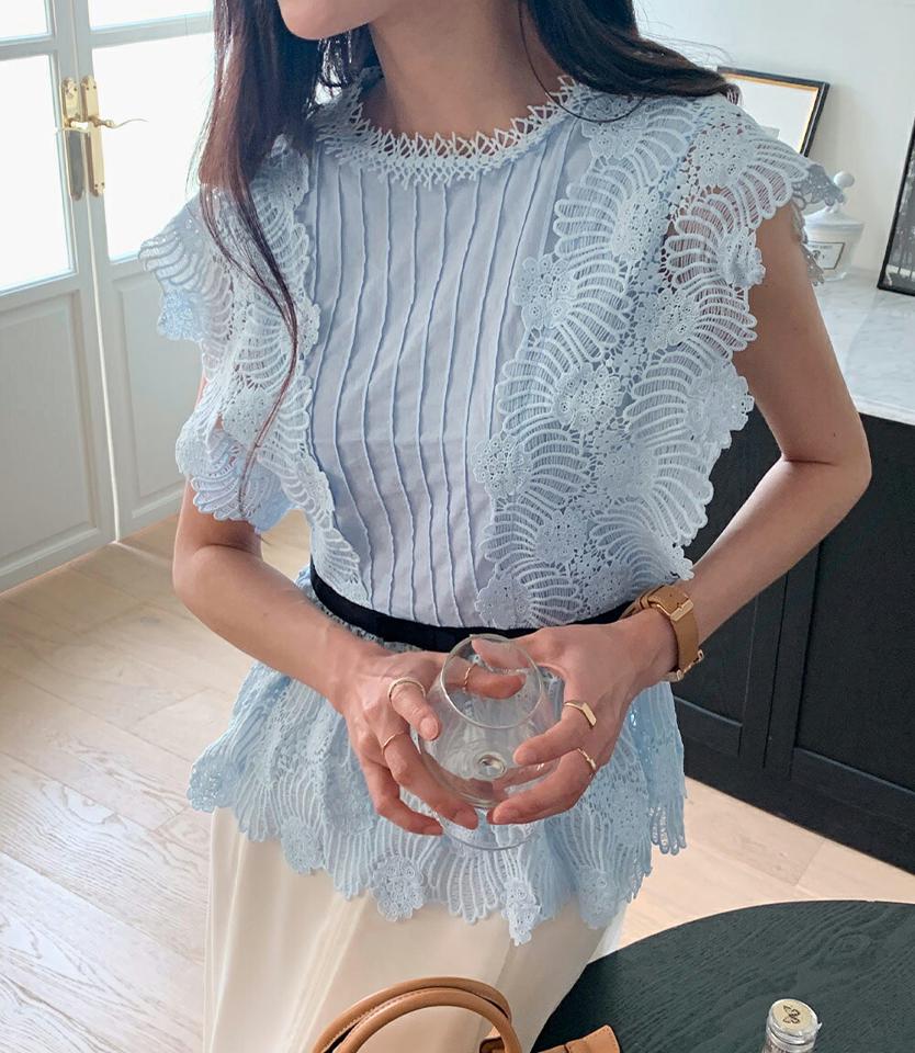 ブラックリボンレースブラウス・全3色・b00631 レディース 【bl】ブラウス トップス 半袖 柄 模様 配色 レース りぼん フレンチスリーブ 二の腕カバー 上品 春 夏 フェミニン きれいめ ウエストマーク 水色 韓国ファッション ハイホリHIHOLLI