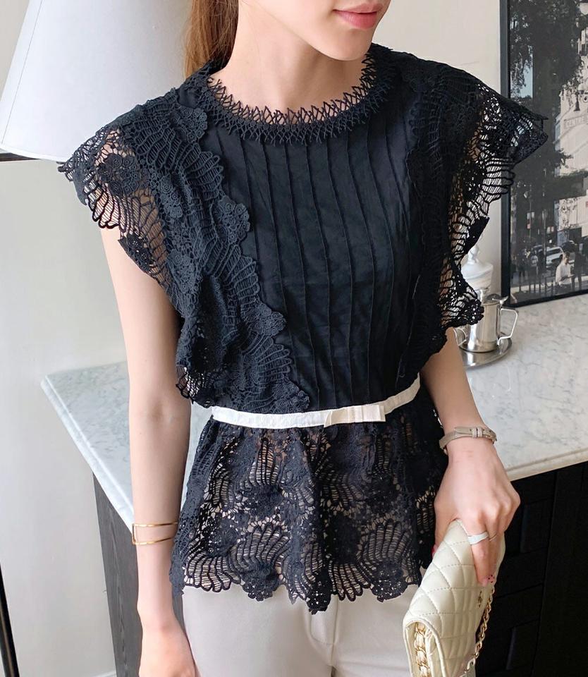 ブラックリボンレースブラウス・全3色・b00631 レディース 【bl】ブラウス トップス 半袖 柄 模様 配色 レース りぼん フレンチスリーブ 二の腕カバー 上品 春 夏 フェミニン きれいめ ウエストマーク 水色 韓国ファッション ハイホリHIHOLLI