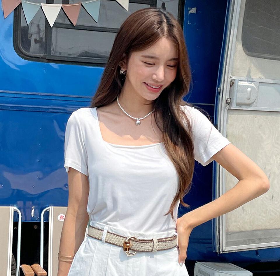 スクエアネッククロップドTシャツ・全4色・t67584 レディース 【tops】トップス Tシャツ 半袖 スクエアネック 単色 無地 シンプル ベーシック カジュアル クロップド丈 鎖骨 デコルテ 大人 スリム タイト y2k 春 夏 韓国ファッション