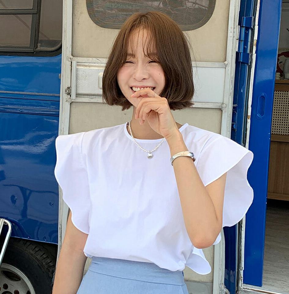 フリルラウンドネックブラウス・全3色・t67590 レディース 【bl】トップス ブラウス 二の腕カバー フリル 袖コン ラウンドネック 単色 無地 スリーブレス ノースリーブ かわいい 可愛い クロップド丈 ガーリー 白ブラウス 春 夏 韓国ファッション