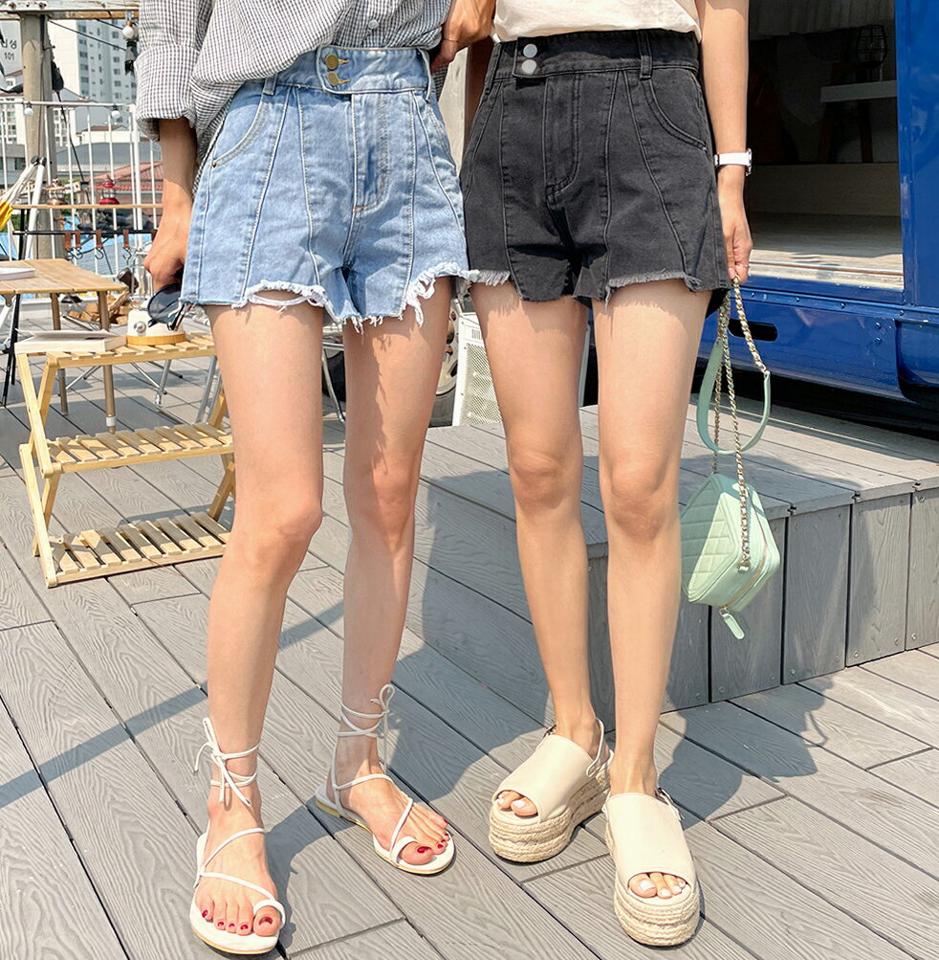 ツーボタンカットオフショートデニムパンツ・全2色・b67609 レディース 【pt】パンツ ズボン ショートパンツ デニム 短パン カットオフ 切りっぱなし ダメージデニム カジュアル ラフ ベルトループ ハイウエスト y2k 春 夏 韓国ファッション