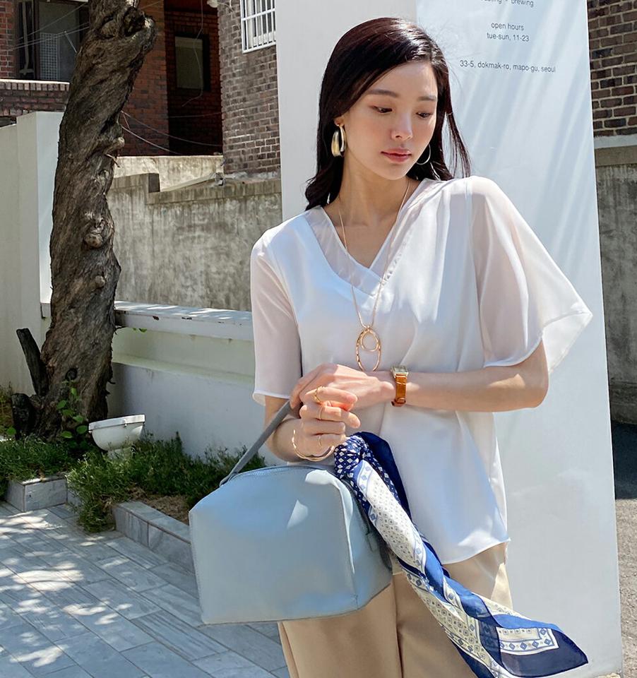 シースルーフレアスリーブブラウス・全2色・t72181 レディース 【bl】ブラウス トップス 半袖 シースルー 単色 異素材 シアー シースルー Vネック 鎖骨 デコルテ オフィスカジュアル 春 夏 二の腕カバー 大人っぽ 韓国ファッション ハイホリHIHOLLI