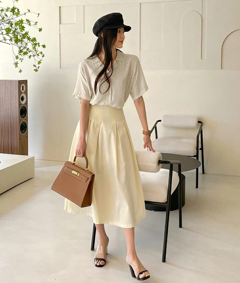 ドットオープンカラーシャツ・全3色・t72432 レディース 【tops】トップス シャツ 半袖 柄 模様 ドット 襟 Vネック 鎖骨 デコルテ ボタン 体型カバー モノトーン 二の腕カバー 春 夏 フェミニン 大人 キュート 韓国ファッション ハイホリHIHOLLI