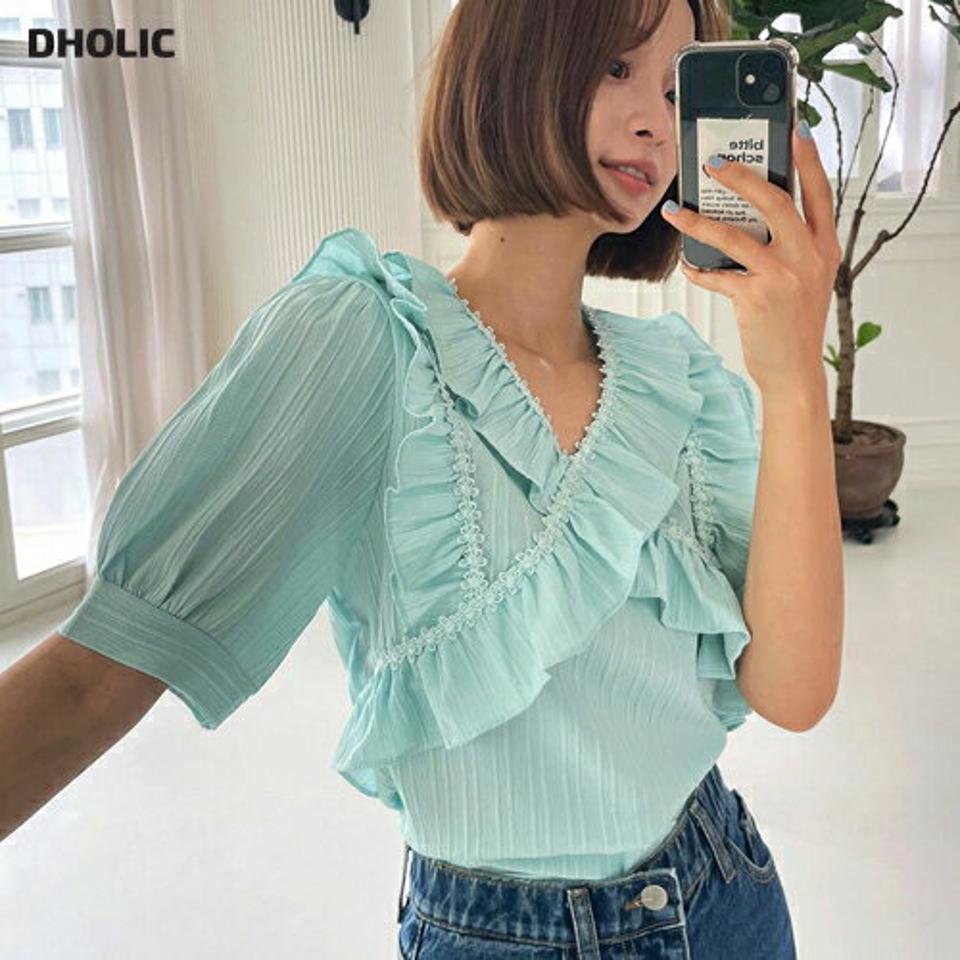 フリルレースラインブラウス・全3色・t00747 レディース 【bl】トップス ブラウス 半袖 ハーフスリーブ フリル レース フェミニン かわいい 可愛い 花柄 大人 Vネック オフィスカジュアル パステル 水色 春 夏 韓国ファッション