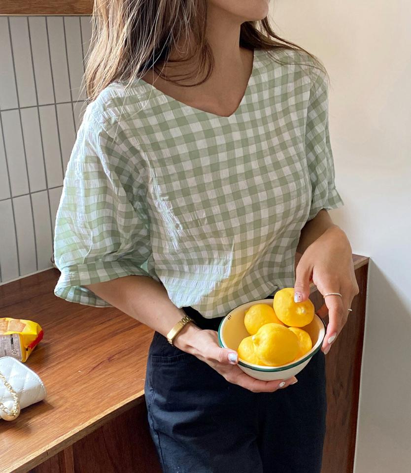 【10%OFF】Vネックチェックブラウス・全3色・b67195 レディース 【bl】トップス ブラウス 半袖 ハーフスリーブ チェック柄 ギンガムチェック ガーリー かわいい 可愛い Vネック リンクル パフスリーブ パフ袖 春 夏 韓国ファッション セール SALE