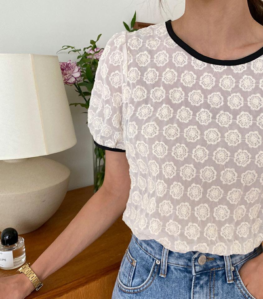 刺繍コントラストラインブラウス・全2色・b67192 レディース 【bl】トップス ブラウス 半袖 コントラスト 刺繍 総柄 大人 花柄 フラワー ラウンドネック フェミニン 春 夏 韓国ファッション