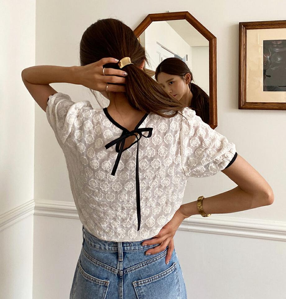 刺繍コントラストラインブラウス・全2色・b67192 レディース 【bl】トップス ブラウス 半袖 コントラスト 刺繍 総柄 大人 花柄 フラワー ラウンドネック フェミニン 春 夏 韓国ファッション