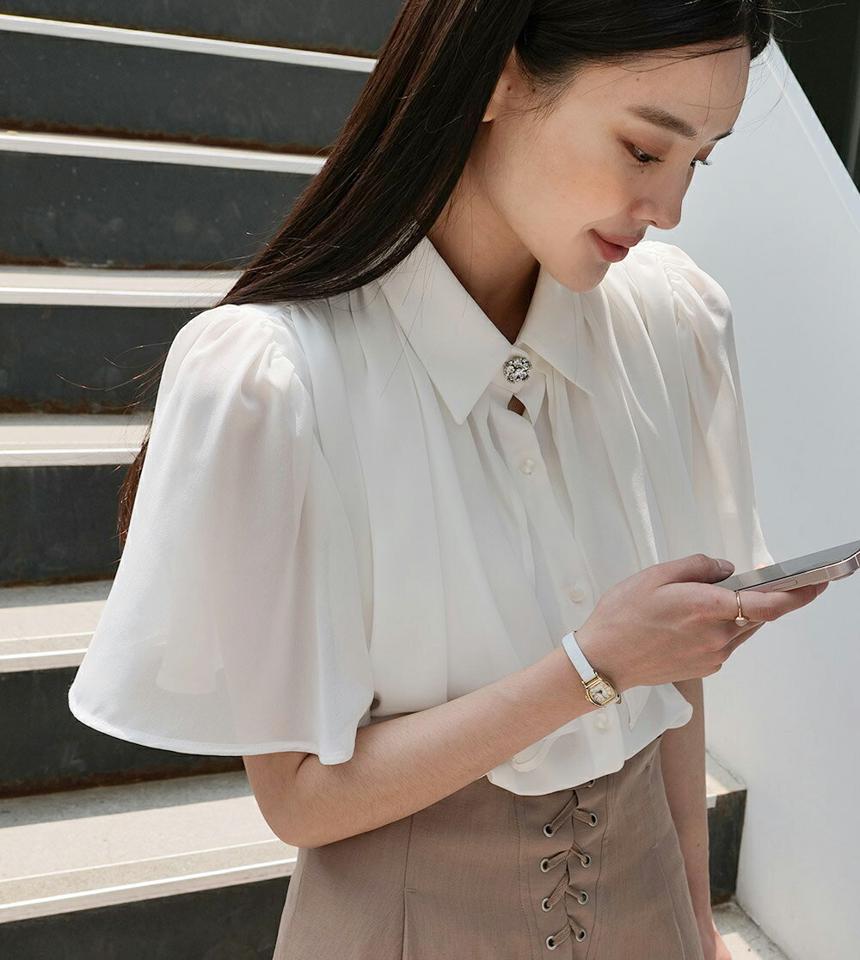 【10%OFF】シフォンケープカラーブラウス・全3色・b00347 レディース 【bl】ブラウス トップス 半袖 シフォン シアー ケープ 揺れ感 フレア ギャザー 透け感 上品 高級感 春 夏 フェミニン きれいめ 二の腕カバー 韓国ファッション ハイホリHIHOLLI セール SALE