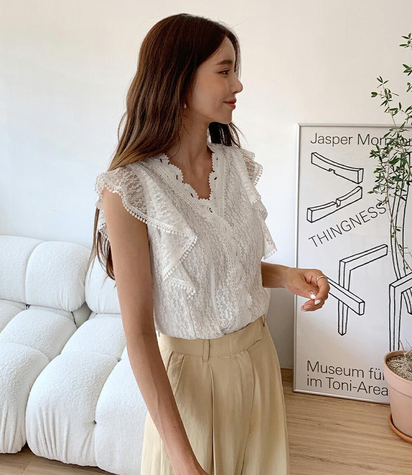 レースフリルVネックブラウス・全3色・b01083 レディース 【bl】トップス ブラウス スリーブレス ノースリーブ レース フリル Vネック 総レース 袖コン 二の腕カバー フェミニン 花柄 春 夏 韓国ファッション女性らしい雰囲気溢れるブラウス