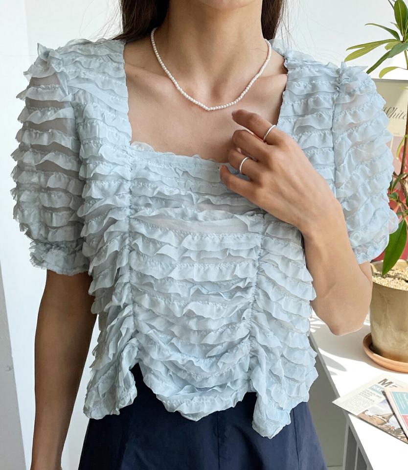 フリルスクエアネックブラウス・全3色・t01087 レディース 【bl】トップス ブラウス 半袖 フリル スクエアネック デコルテ 鎖骨 シャーリング 個性的 ユニーク クロップド丈 短丈 フェミニン 春 夏 黄色 韓国ファッション