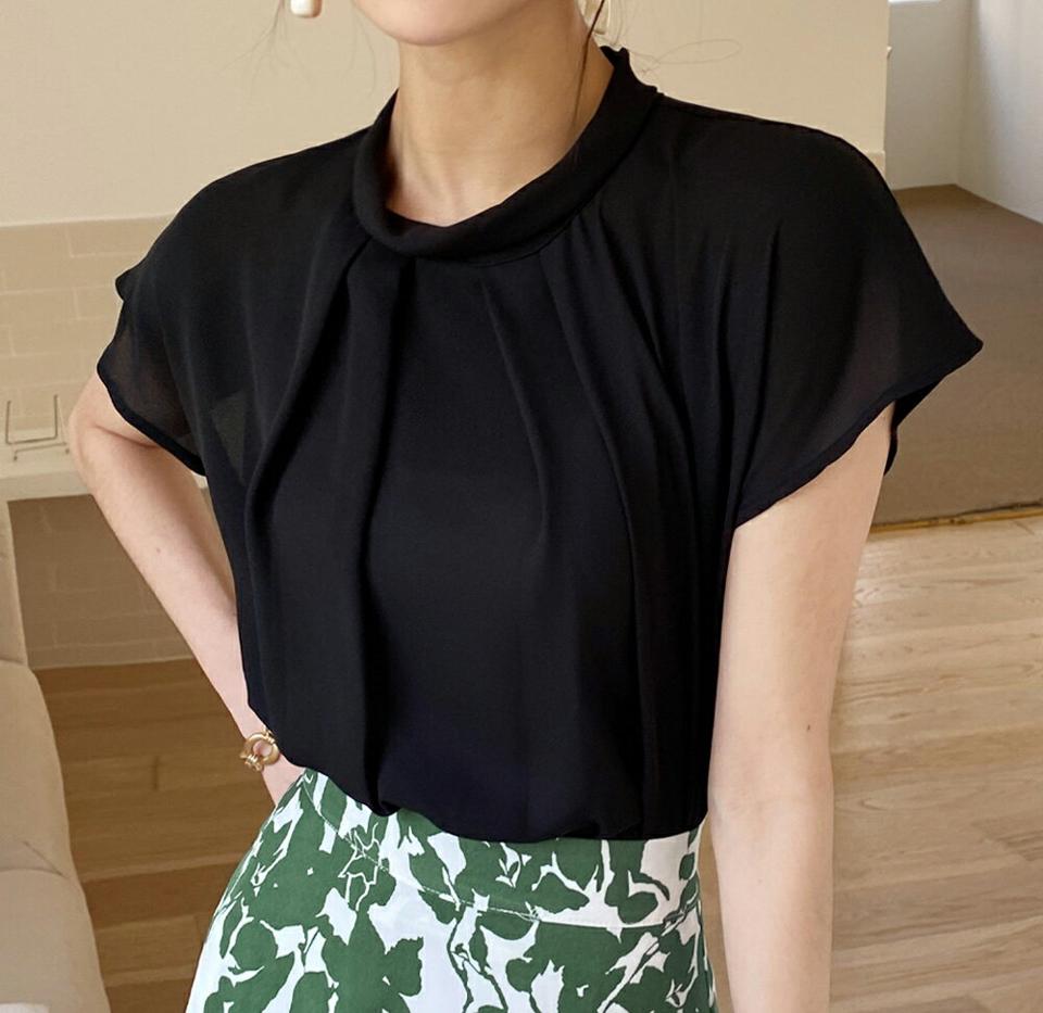 ロールアップネックフレンチスリーブブラウス・全3色・t72180 レディース 【bl】ブラウス トップス 単色 無地 シンプル ベーシック 半袖 フレンチスリーブ ハーフネック 春 夏 オフィスカジュアル 韓国ファッション ハイホリHIHOLLI